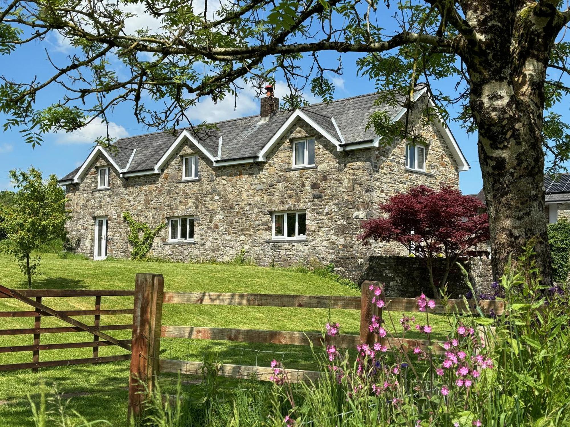 Maesyfelin Isaf B&B Llanybyther エクステリア 写真